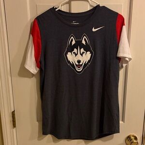 Nike women's UConn huskies Navy Tee with Husky size large like new